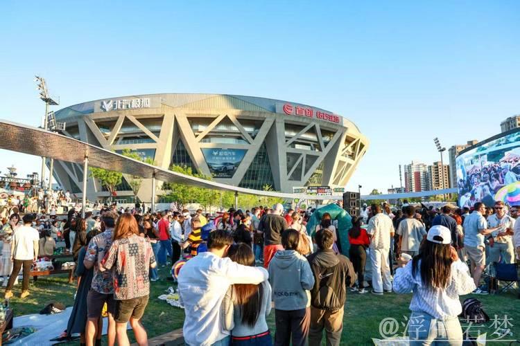 将比赛场地转化为消费中心 将比赛场地转化为消费中心