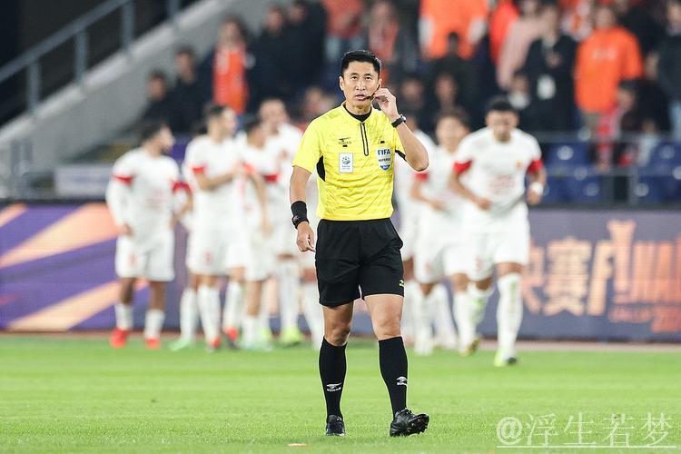 参加候选裁判员培训班，马宁再次冲击世界杯